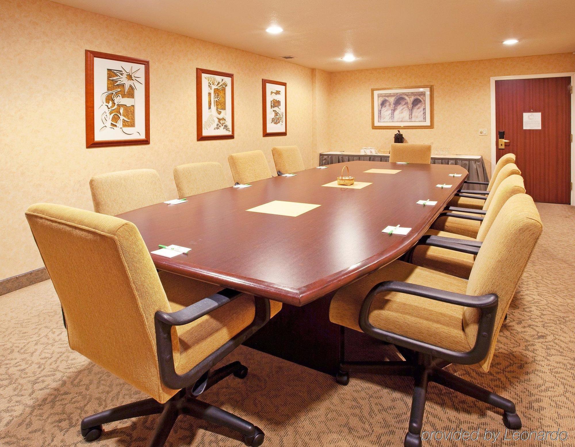 Holiday Inn Auburn By Ihg Servizi foto